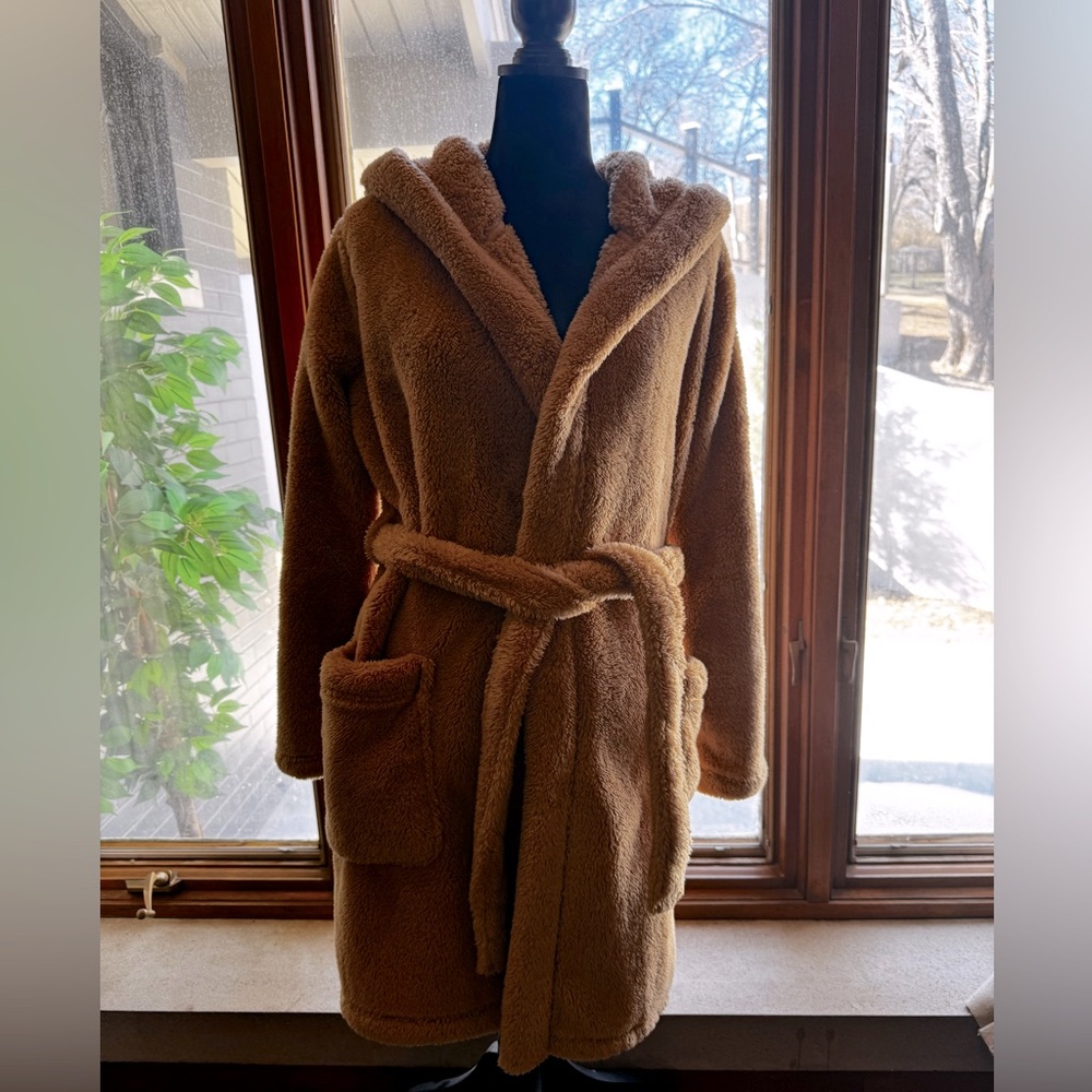 Women’s Ugg robe, size medium.  Worn once like new